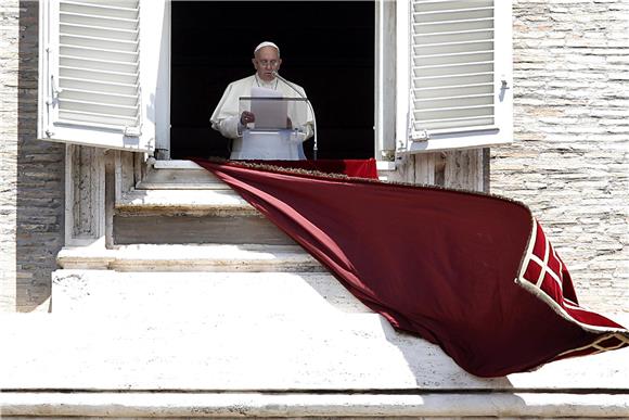 VATICAN POPE WIND