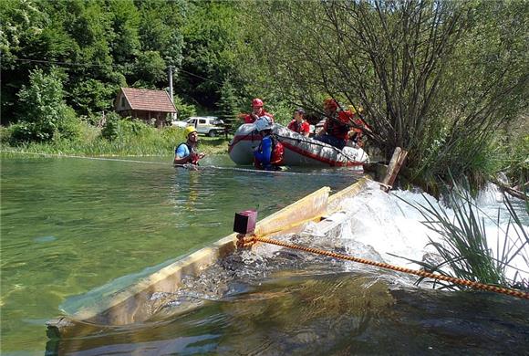 Potraga za poginulim kajakašem na Mrežnici otežana zbog visokog vodostaja 