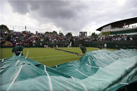 Wimbledon - Kiša prekinula meč Čilića i Chardyja