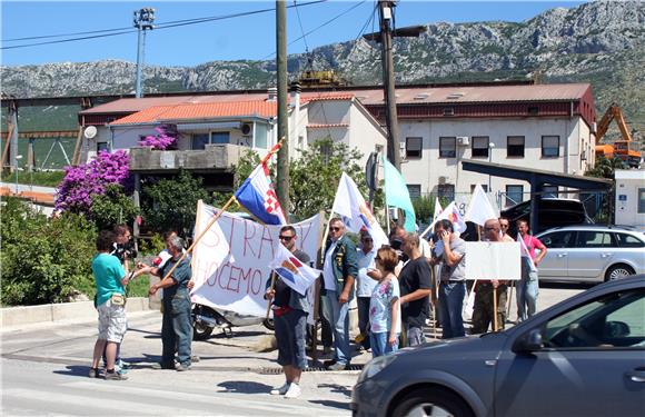 Kaštela: Radnici Konstruktora mirnim prosvjedom traže deset plaća