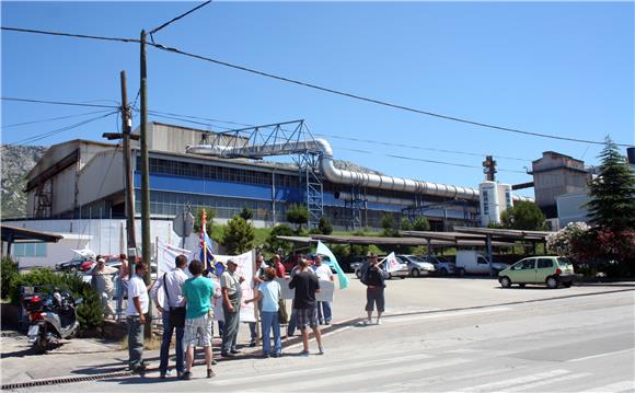 Kaštela: Radnici Konstruktora mirnim prosvjedom traže deset plaća