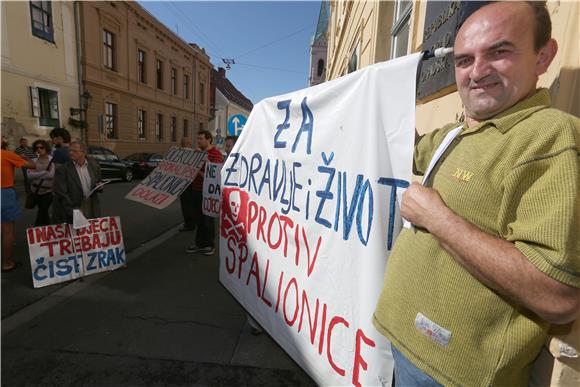 Prosvjed protiv spalionice ispred Gradske skupštine