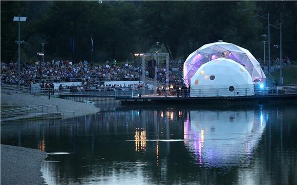 Ljetna pozornica Bundek 04.07.2014.