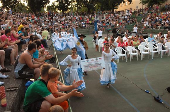 U Karlovcu otvoren 17. međunarodni festival folklora