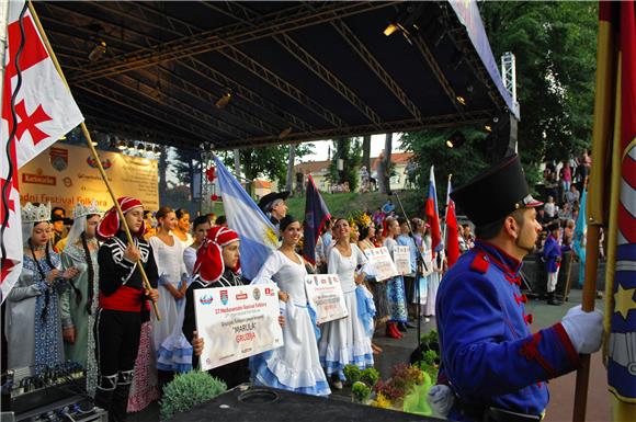 U Karlovcu otvoren 17. međunarodni festival folklora