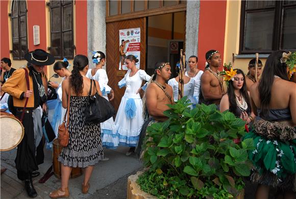 U Karlovcu otvoren 17. međunarodni festival folklora