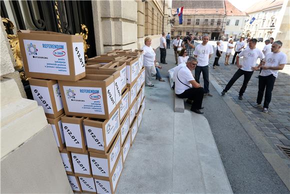 Sindikati predali Saboru potpise za referendum protiv outsourcinga 