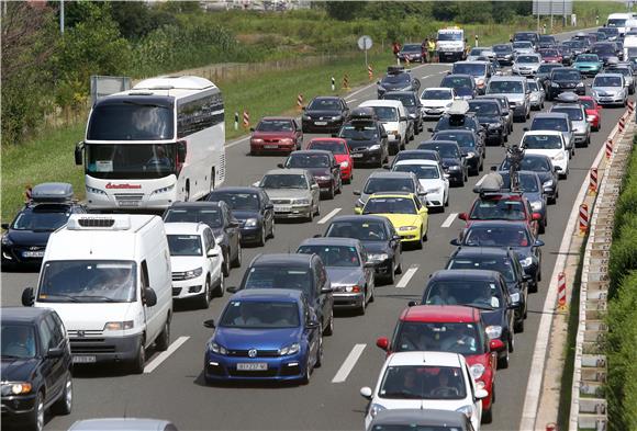 Gužva na naplatnoj postaji Lučko 19.7.2014.