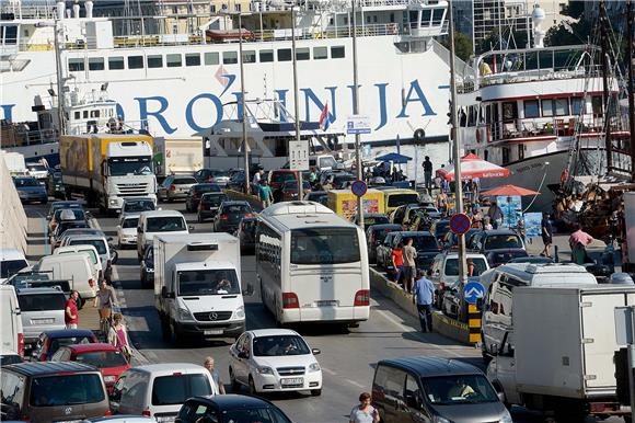 Gužve u trajektnoj luci Zadar