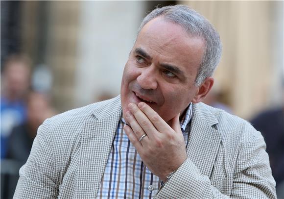 Gari Kasparov odigrao simultanku na Cvjetnom trgu