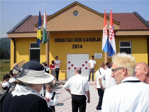 Krstičević otvorila Hrvatski dom u Kandiji kod Bugojna