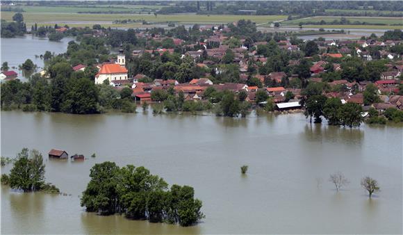 U školskim knjižnicama poplava uništila 4000 knjiga