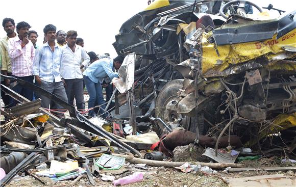 INDIA SCHOOL BUS TRAIN ACCIDENT