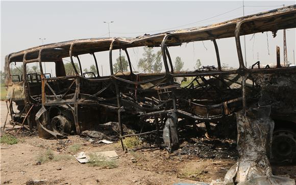 IRAQ TAJI POLICE CONVOY ATTACKED