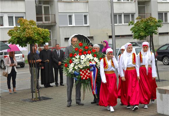 Predstavnici Medžlisa Islamske zajednice Karlovac položili su vijenac hrvatskim braniteljima