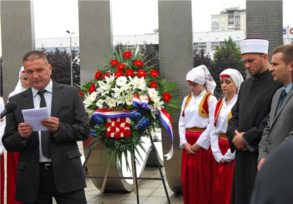 Predstavnici Medžlisa Islamske zajednice Karlovac položili su vijenac hrvatskim braniteljima