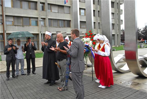 Predstavnici Medžlisa Islamske zajednice Karlovac položili su vijenac hrvatskim braniteljima