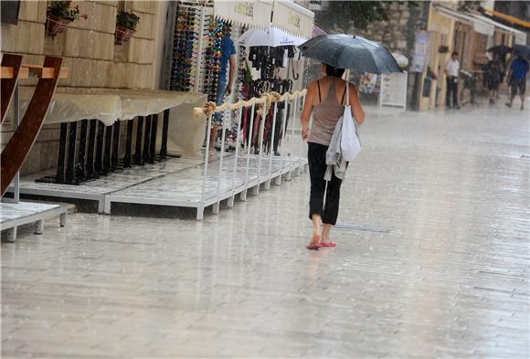 Nevrijeme i jaka kiša pogodile Zadar