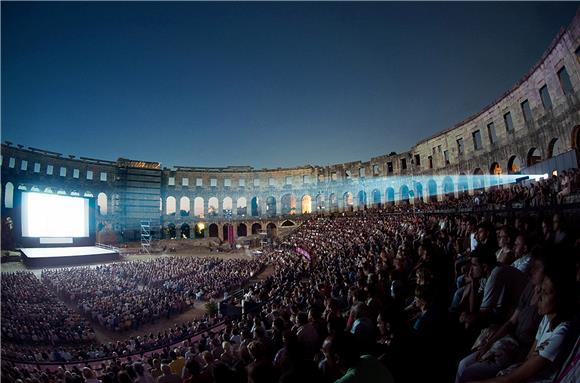 Joss Stone i Status Quo u Areni