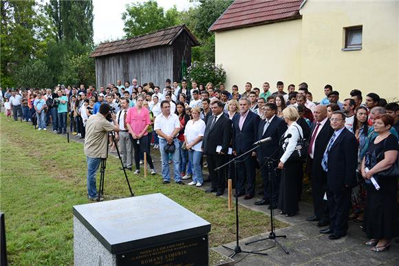 Zagrebački vijenac na romskom groblju kod Jasenovca 