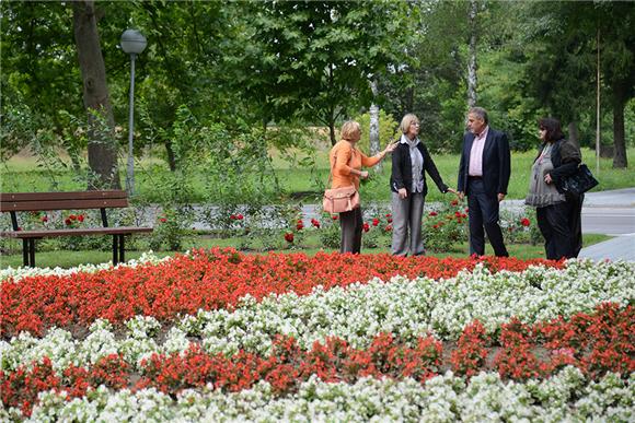 Zagrebački vijenac na romskom groblju kod Jasenovca 