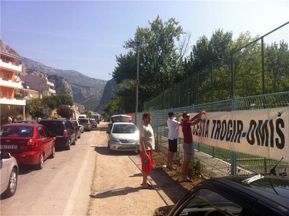 Prosvjed zbog neizgradnje brze ceste Trogir-Omiš