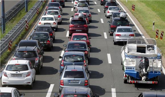 Novi rekord ulaska vozila na naplatnim kućicama u Lučkom