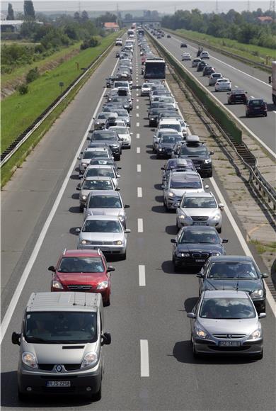 Na zagrebačkoj obilaznici kolone u smjeru mora