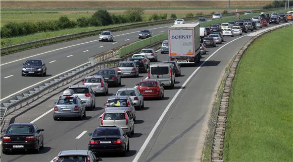 Na zagrebačkoj obilaznici kolone u smjeru mora