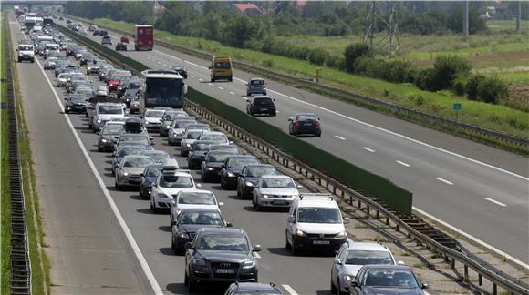 Na zagrebačkoj obilaznici kolone u smjeru mora