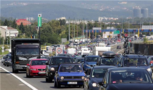 Gužve na izlazu sa naplate Lučko