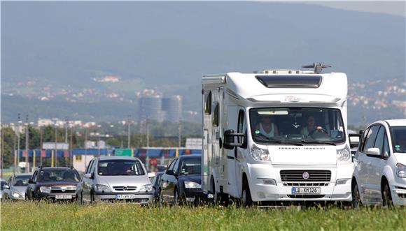 Gužve na izlazu sa naplate Lučko