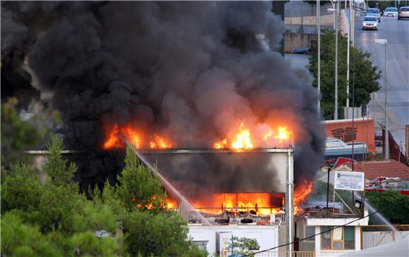 Split: veliki požar u radionici i skladištu Konstruktora