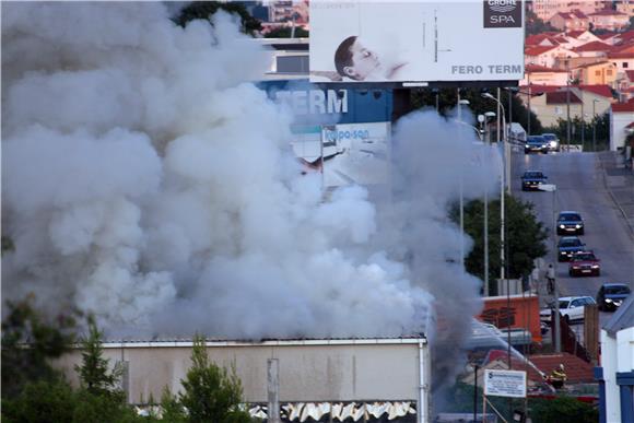 Split: veliki požar u radionici i skladištu Konstruktora 