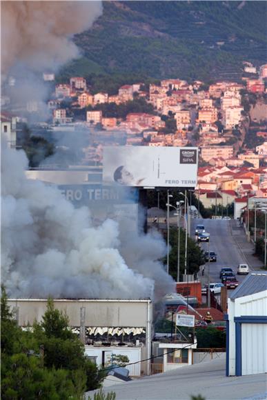 Split: veliki požar u radionici i skladištu Konstruktora 