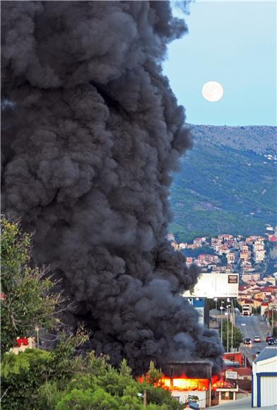 Split: veliki požar u radionici i skladištu Konstruktora 