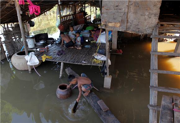 Poplave u Nepalu i Kambodži odnijele desetke života