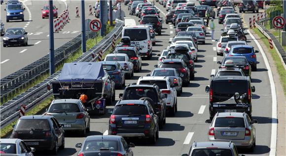 HAK: na Lučkom kolona od sedam kilometara