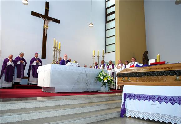 Pogreb karlovačkog župnika Marijana Radanovića