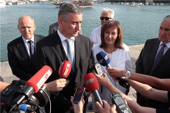 Karamarko položio vijenac za žrtve s Dakse