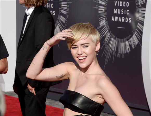 Miley Cyrus osvojila MTV-jevu nagradu za "Wrecking Ball"