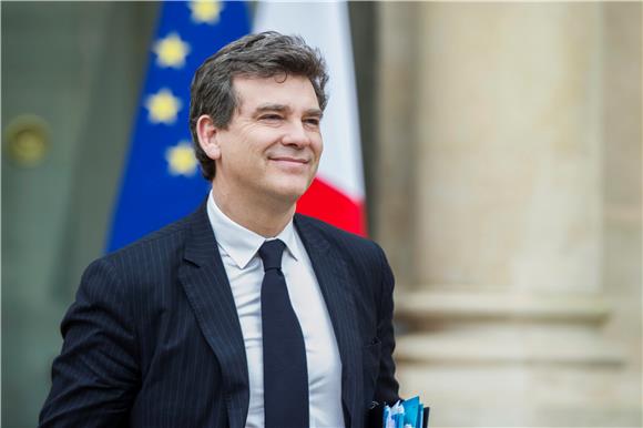 Valls: Montebourg "prešao crvenu liniju"