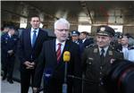 Predsjednik Ivo Josipović u obilasku HRZ i PZO u vojarni na Plesu