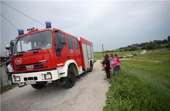 Zagreb: automobil sletio u Savu