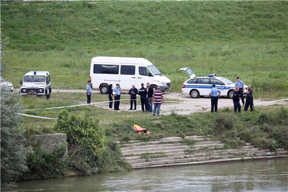 Zagreb: automobil sletio u Savu