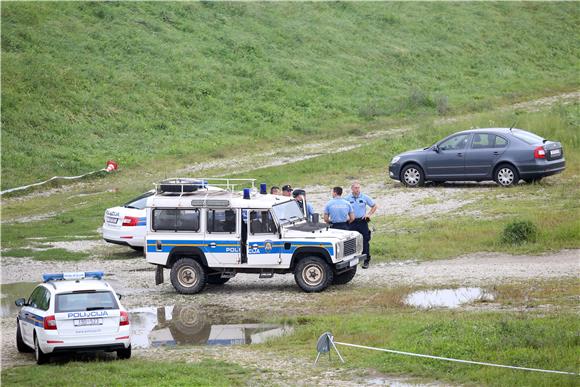 Policijska potraga za automobilom u rijeci Savi