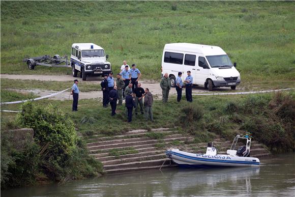 Policijska potraga za automobilom u rijeci Savi