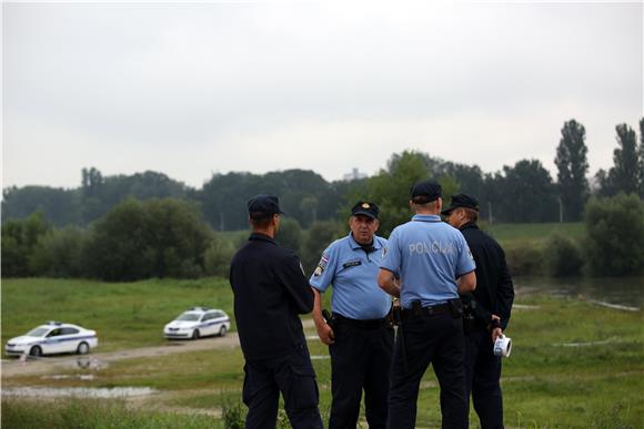 Policijska potraga za automobilom u rijeci Savi