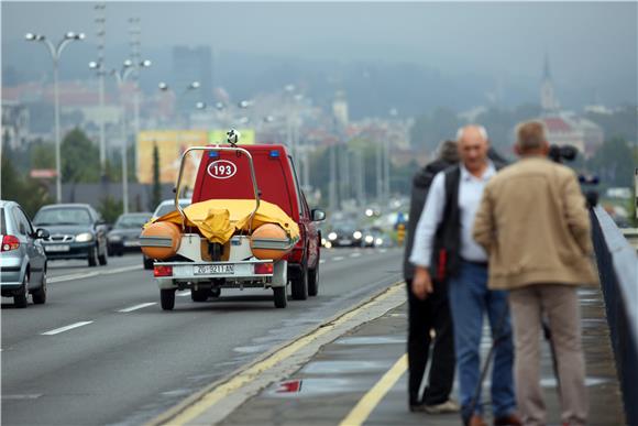 Policijska potraga za automobilom u rijeci Savi