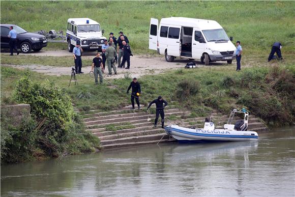 Policijska potraga za automobilom u rijeci Savi